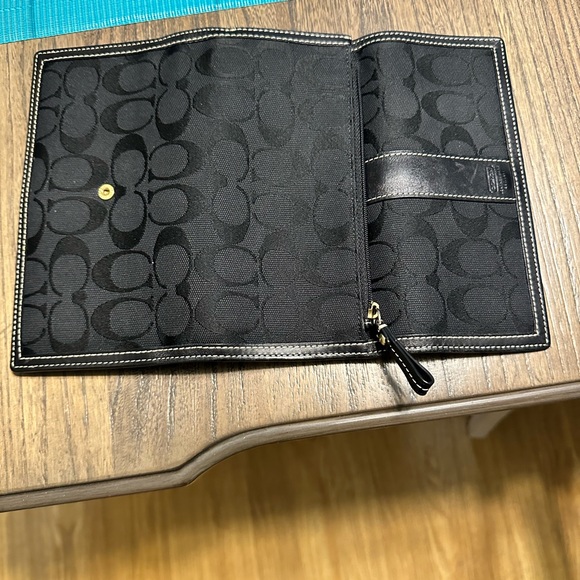 Coach Jacard snap wallet very nice condition - Picture 7 of 8